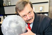 Werner Grubers Experimentalküche - Zwischen radioaktivem Mondgestein & kosmischen Würsteln