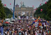 Berlin Pride - CSD Berlin 2024 - "Social Live" von der CSD-Demo in Berlin