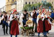 Oktoberfest Trachten- und Schützenzug 2024