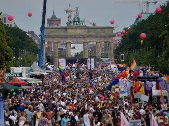 Berlin Pride - CSD Berlin 2024 - "Social Live" von der CSD-Demo in Berlin