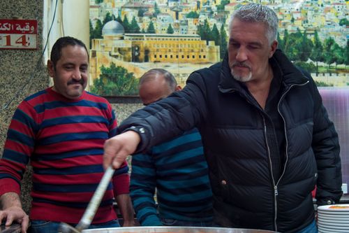 Mit Gebäck im Gepäck - um die Welt mit Paul Hollywood