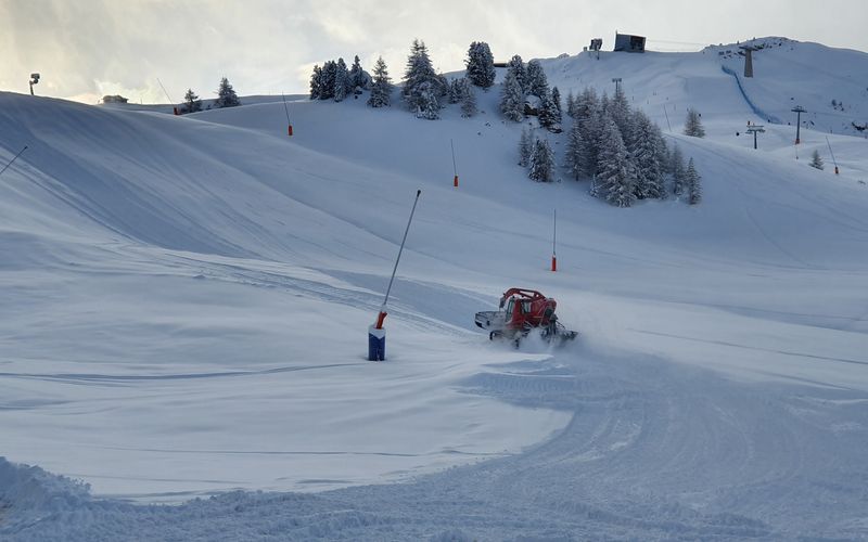 Snow Lords - Arbeiten im Pistenparadies