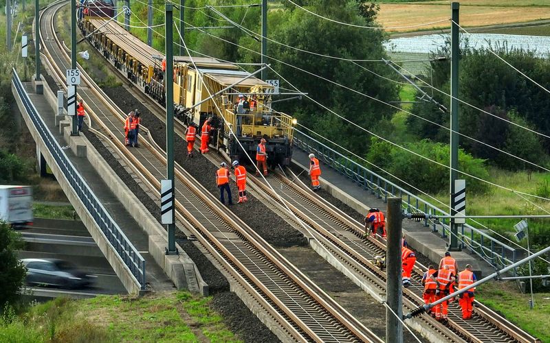 Die Schienenprofis aus Bützow - Keiner verlegt weltweit schneller Bahngleise